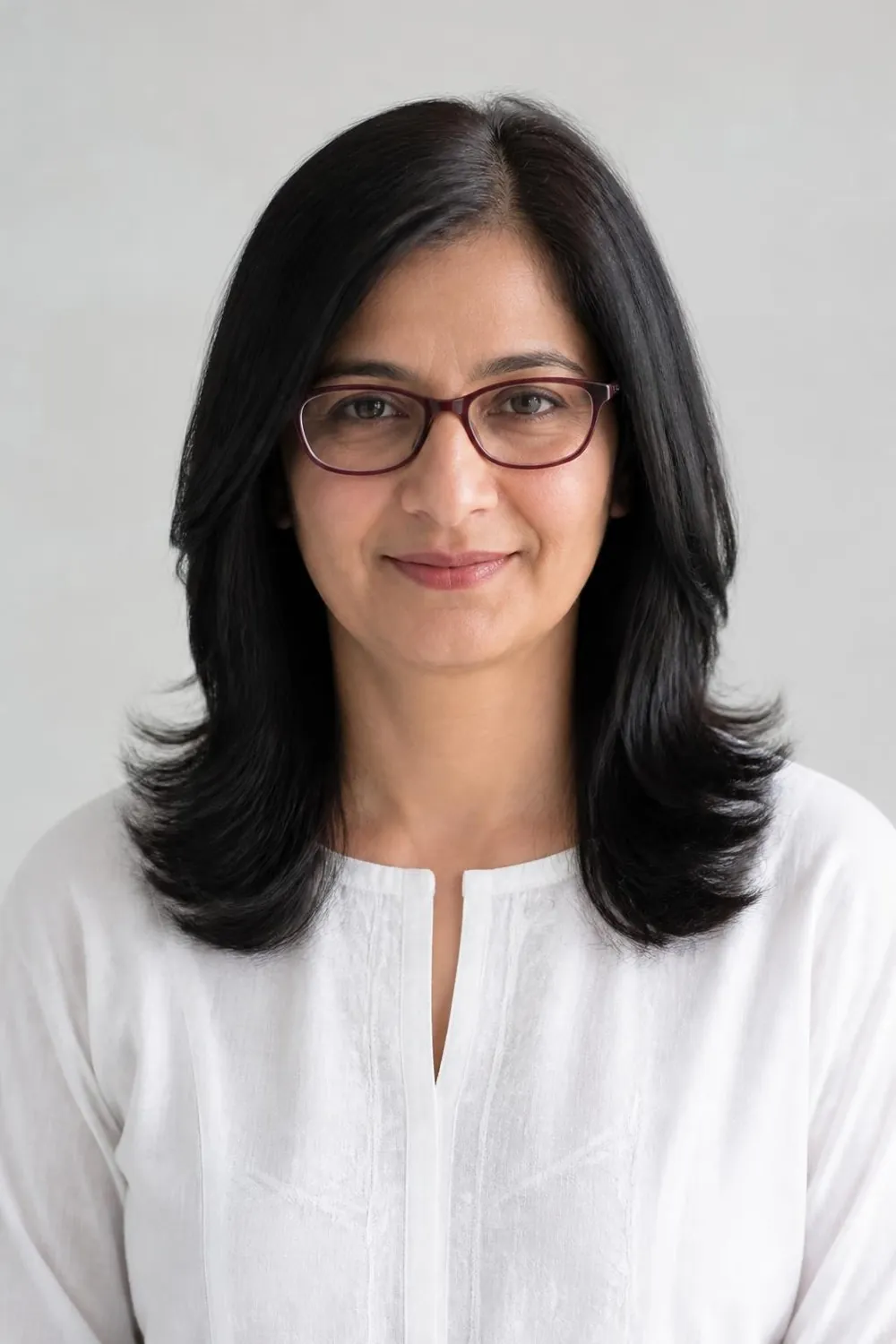 Medium-length cut with jaw-length front pieces for a woman wearing glasses